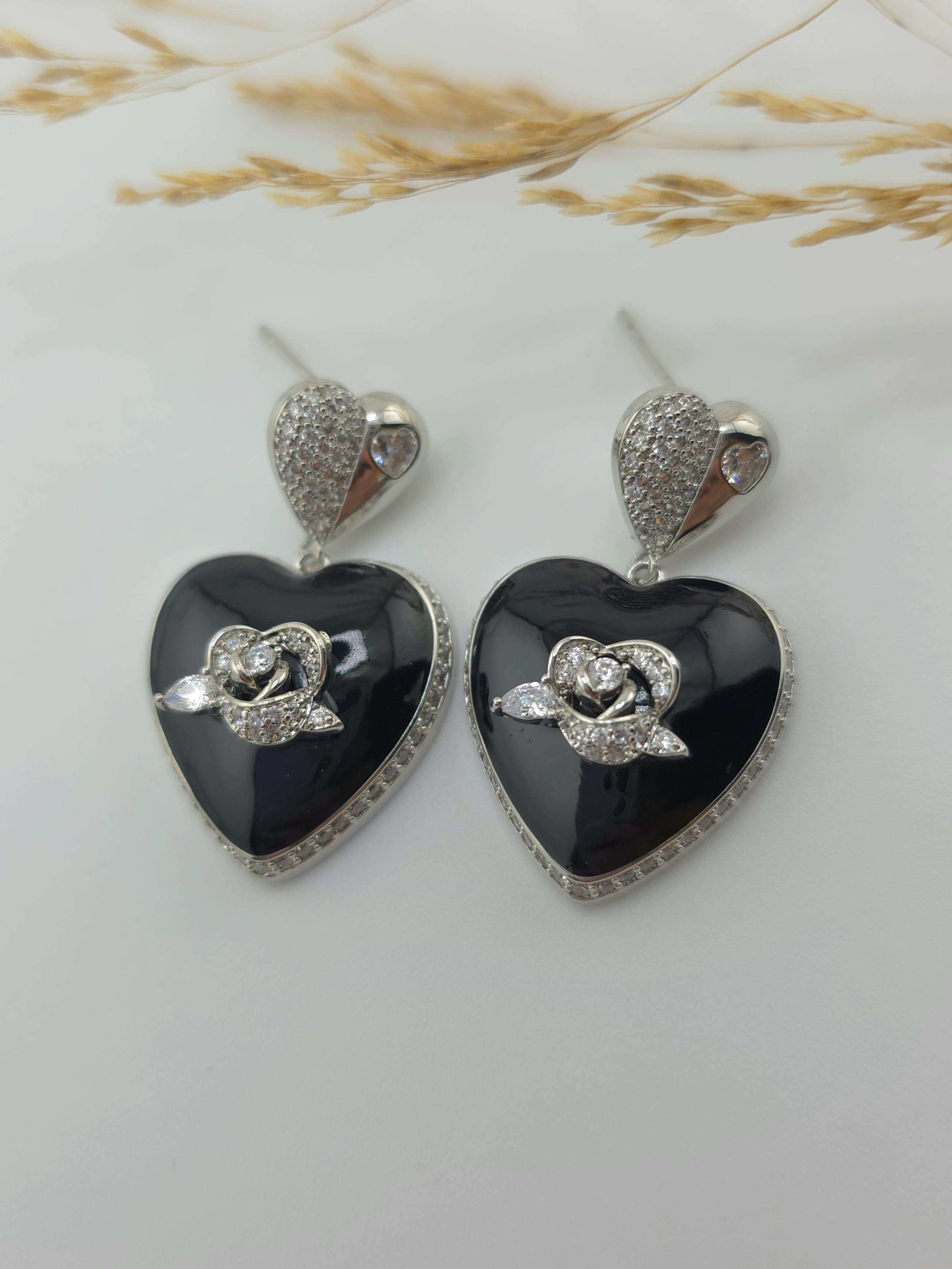 Сережки чорні сердечка Swarovski