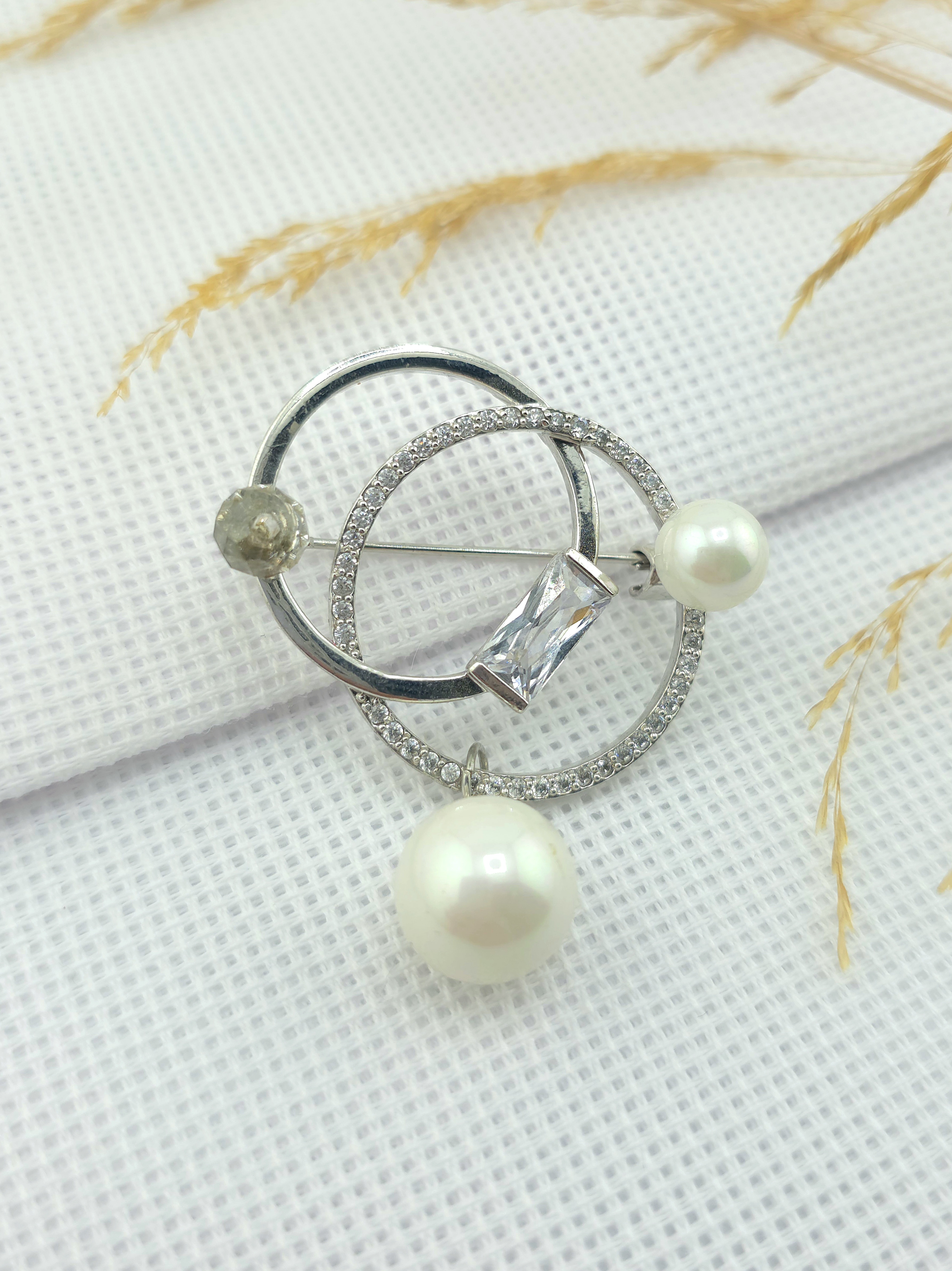 Брошка з кристалами Swarovski та Майорка