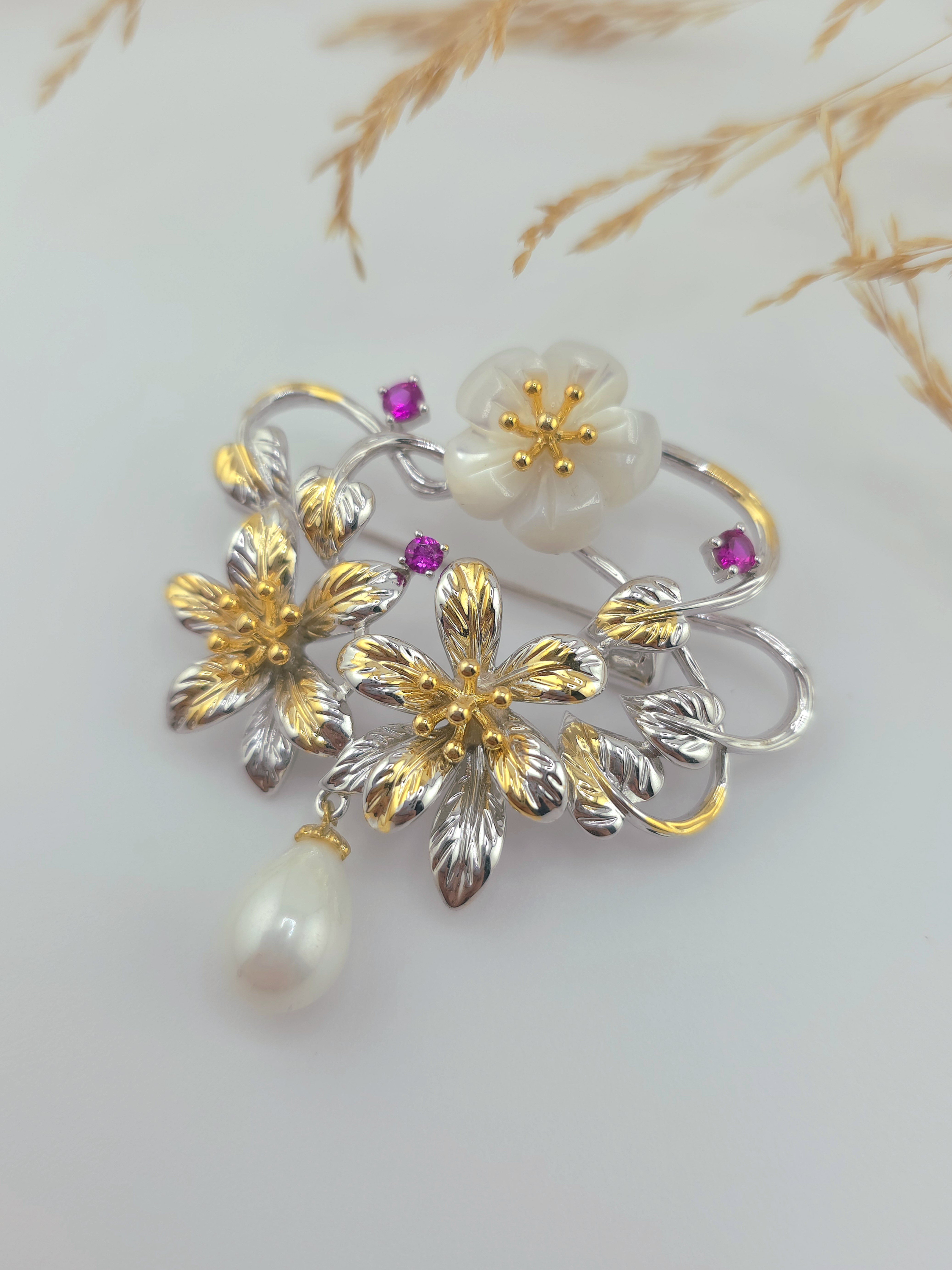 Жіноча брошка кристалами Swarovski