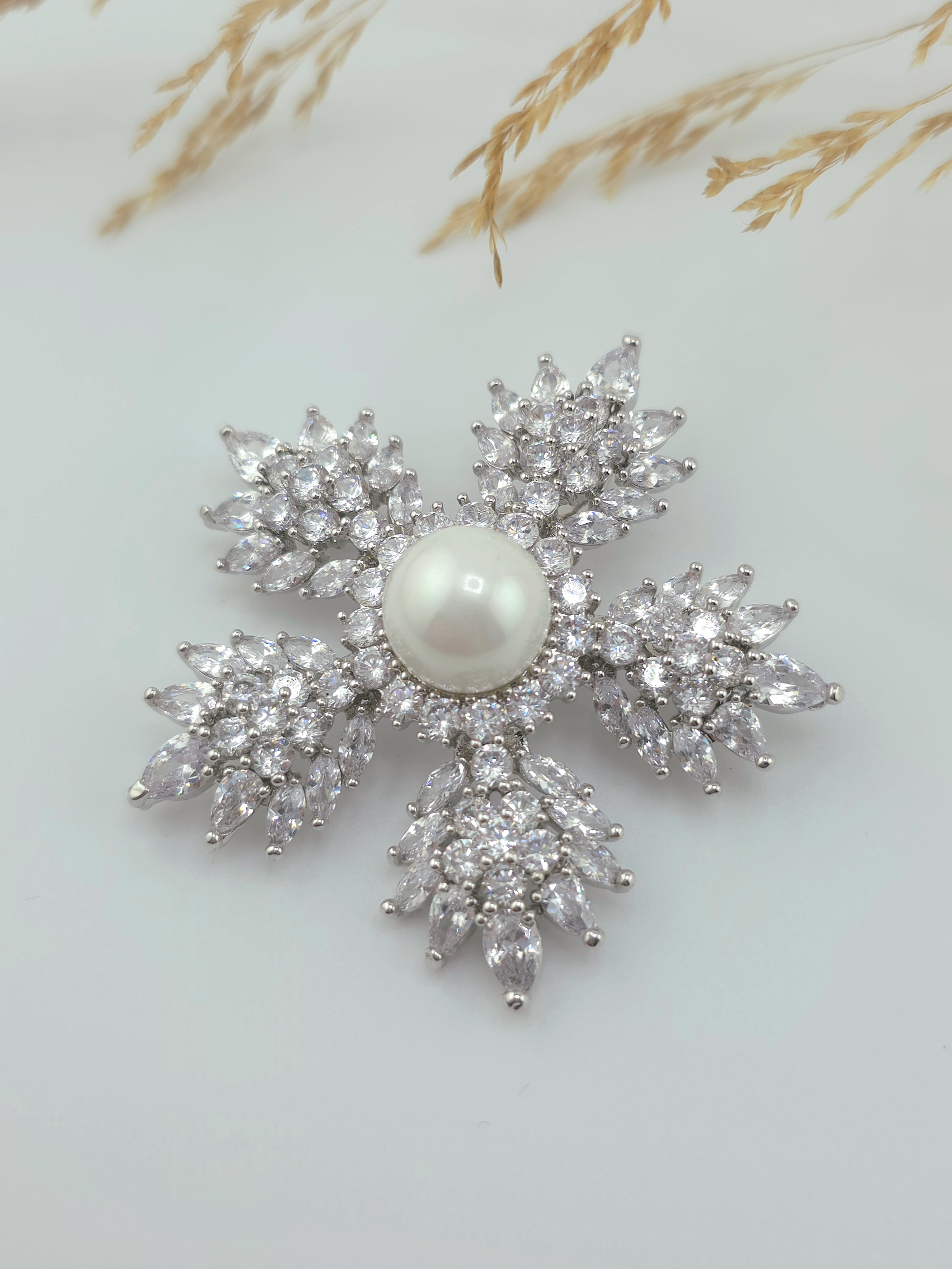 Брошка у формі сніжинки Swarovski
