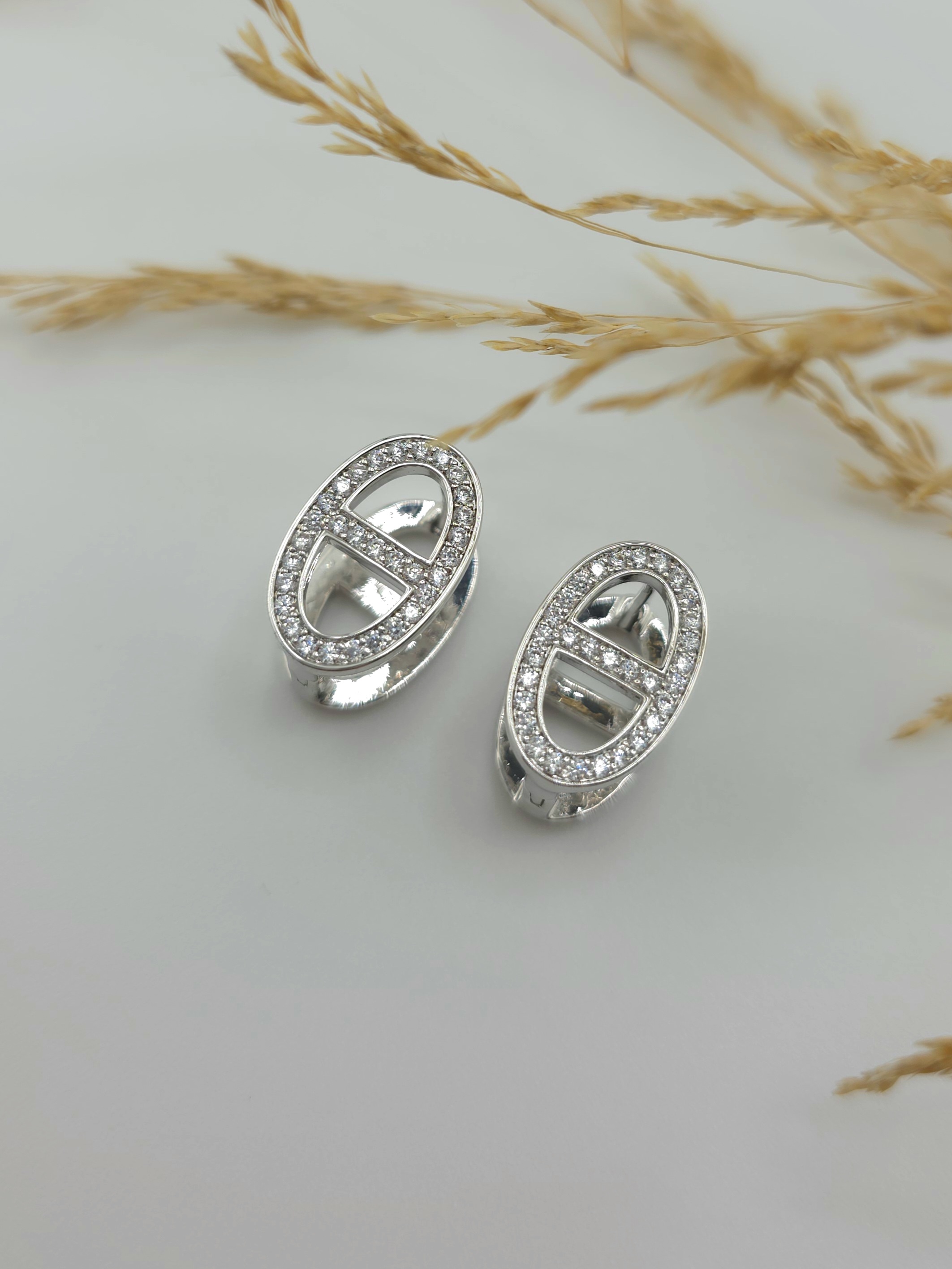 Стильні жіночі сережки з кристалами Swarovski 