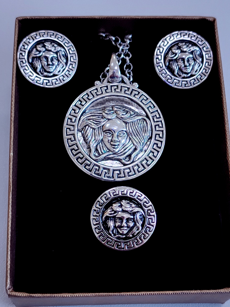 Комплект кулон з ланцюжок, сережки та каблучка VERSACE ювелірний сплав, родієве покриття, преміум клас, розмір каблучки 18.