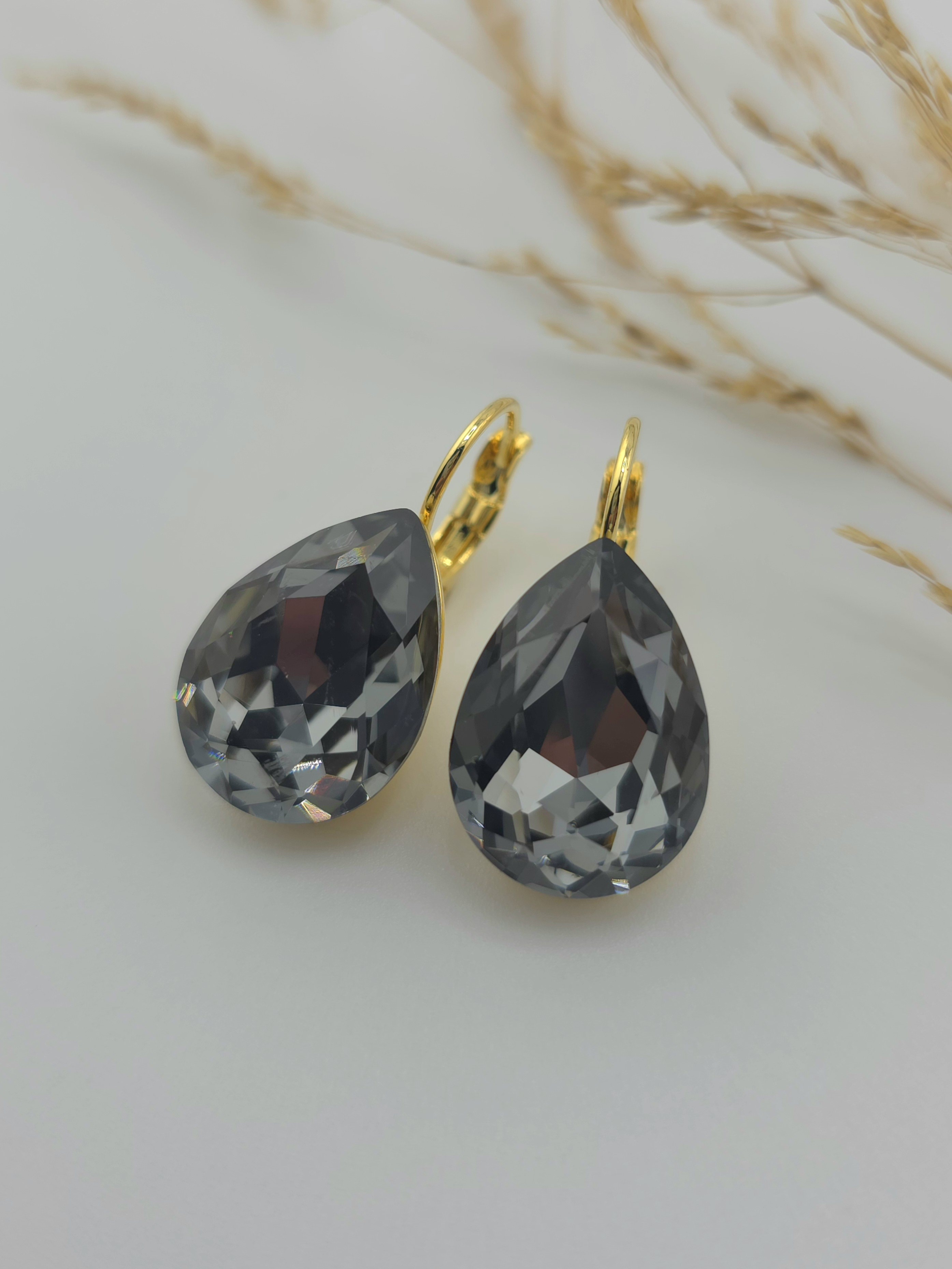 Яскраві сережки з кристалами Swarovski