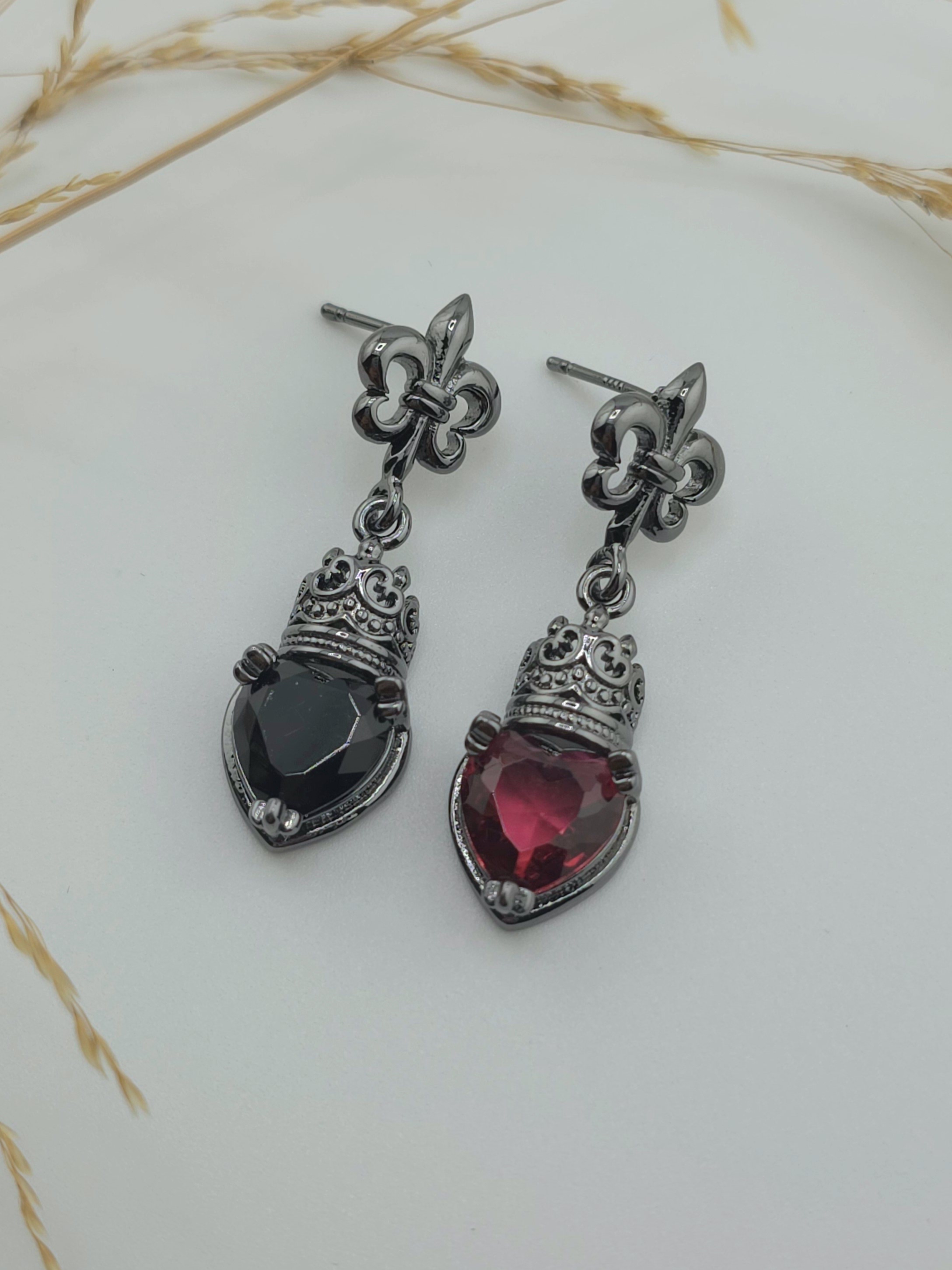 Сережки у готичному стилі з кристалами Swarovski