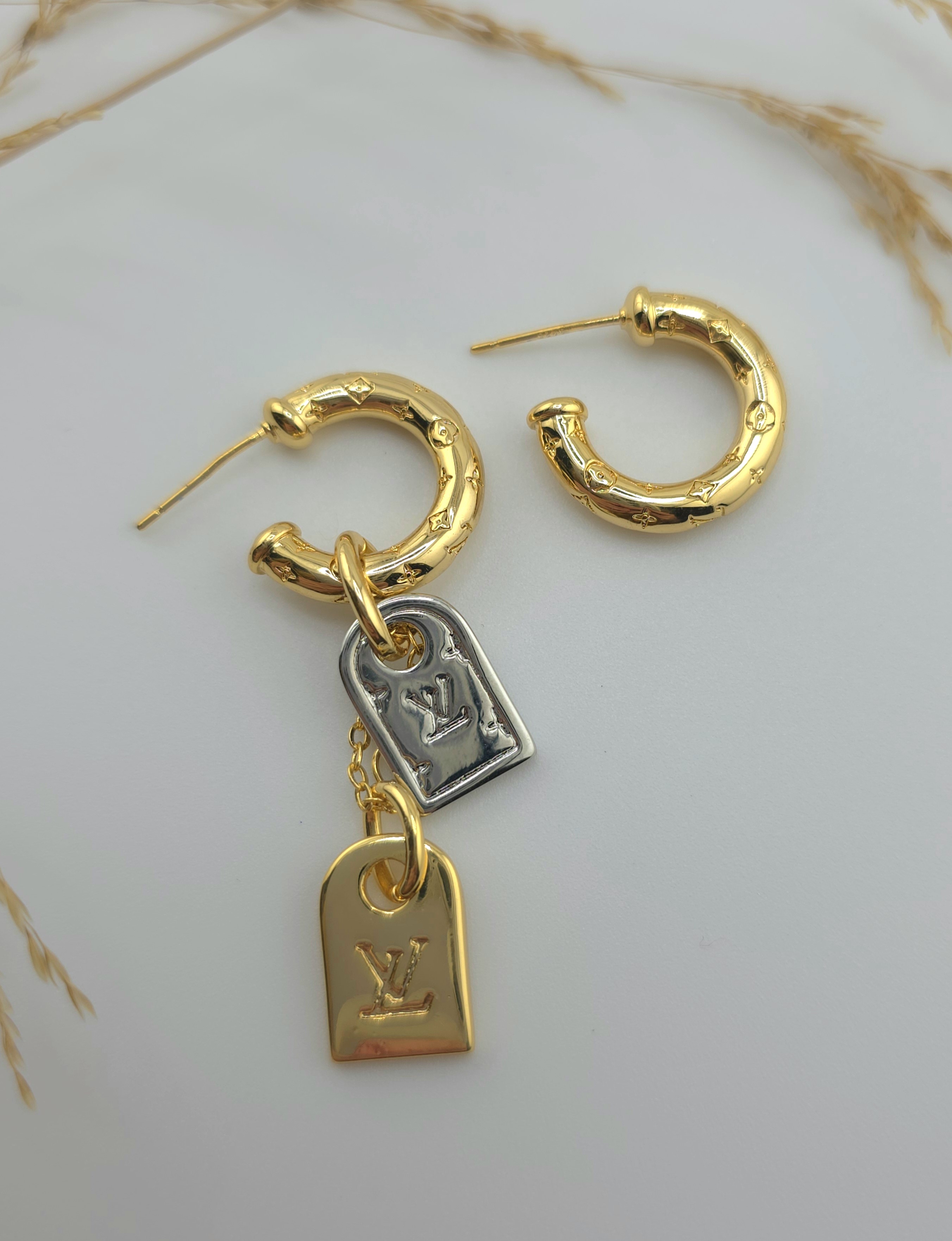 Сережки золотистого кольору louis vuitton