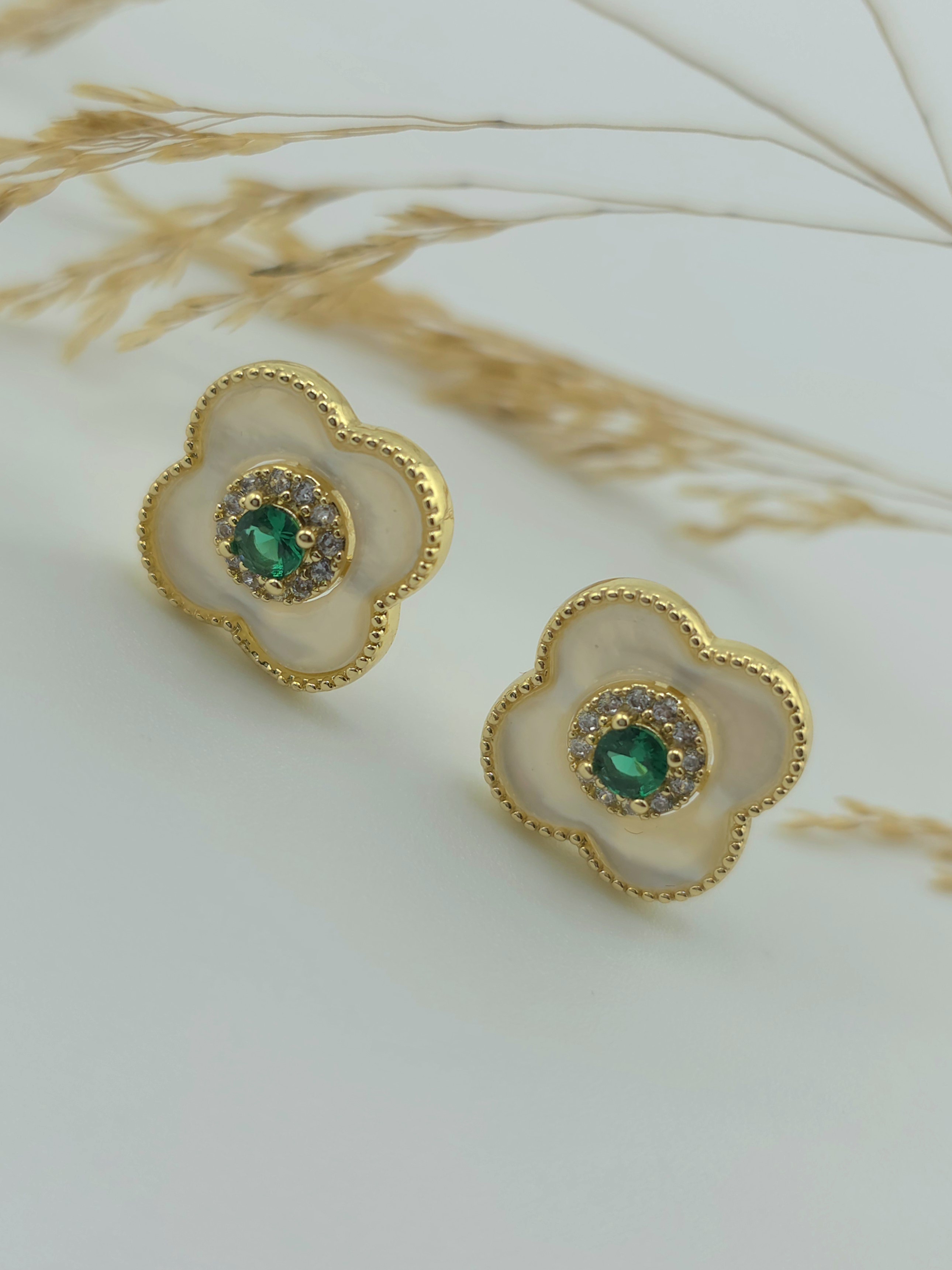 Van Cleef сережки з кристалами сваровські та білим перламутром