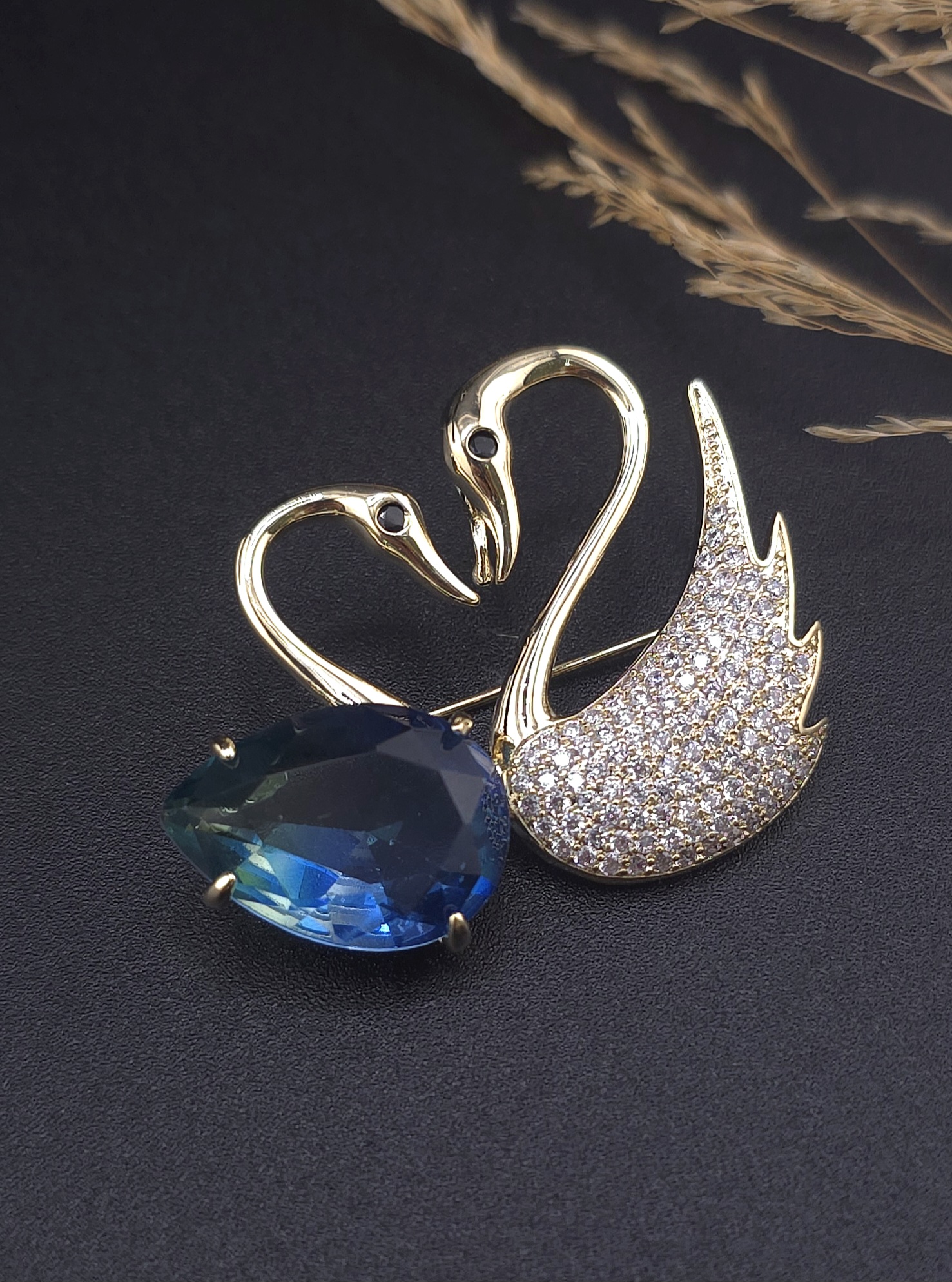 Брошка-кулон "Лебеді" Swarovski