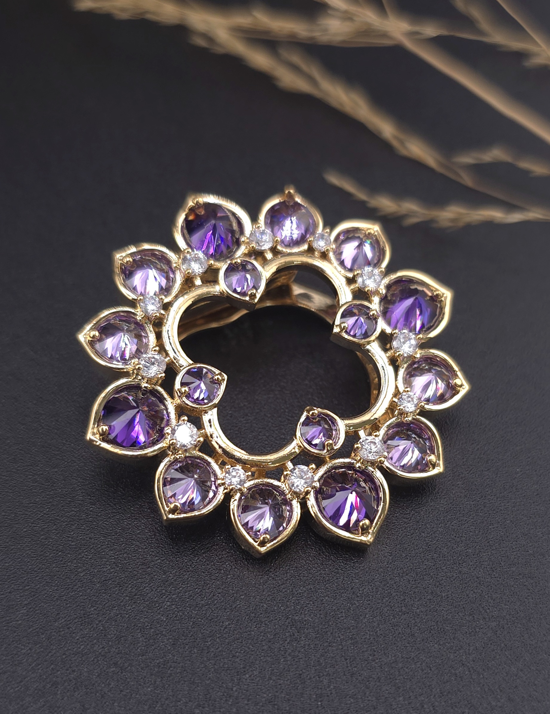 Брошка-тримач з кристалами Swarovski 
